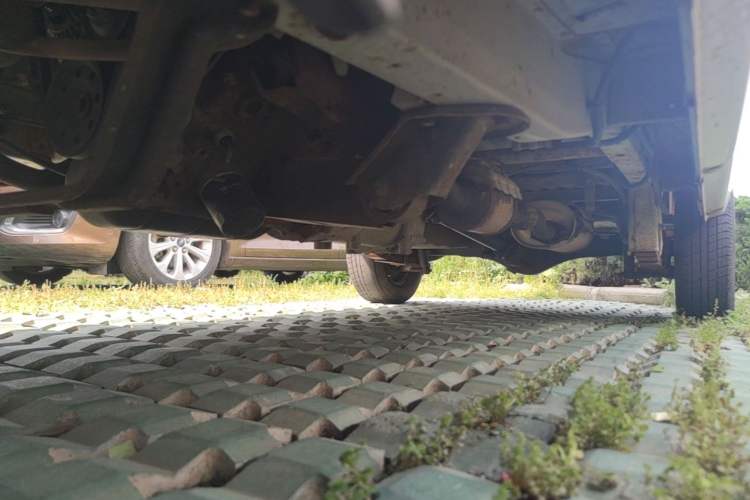 Used Wuling Zhiguang 2013 1.0L Practical Version Chassis Front Left