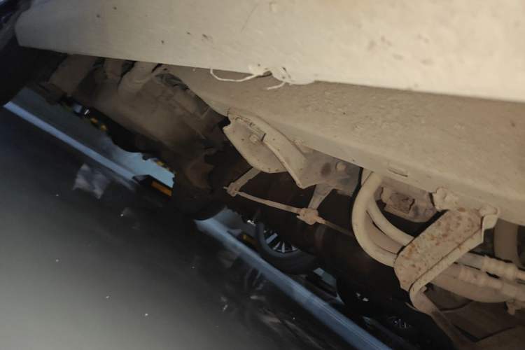 Used Wuling Zhiguang 2013 1.0L Practical Version Chassis Front Right