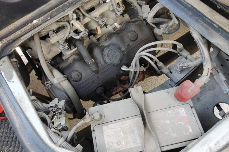 Used Wuling Zhiguang 2013 1.0L Practical Version Engine Bay