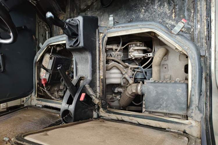 Used Wuling Zhiguang 2013 1.0L Practical Version Engine Bay