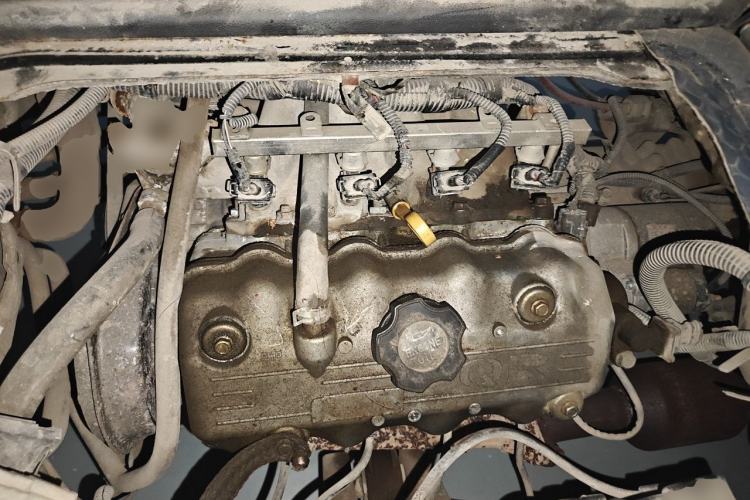 Used Wuling Zhiguang 2013 1.0L Practical Version Engine Bay