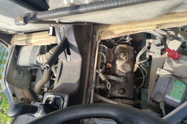 Used Wuling Zhiguang 2013 1.0L Practical Version Engine Bay