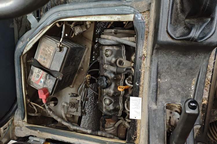 Used Wuling Zhiguang 2013 1.0L Practical Version Engine Bay Left