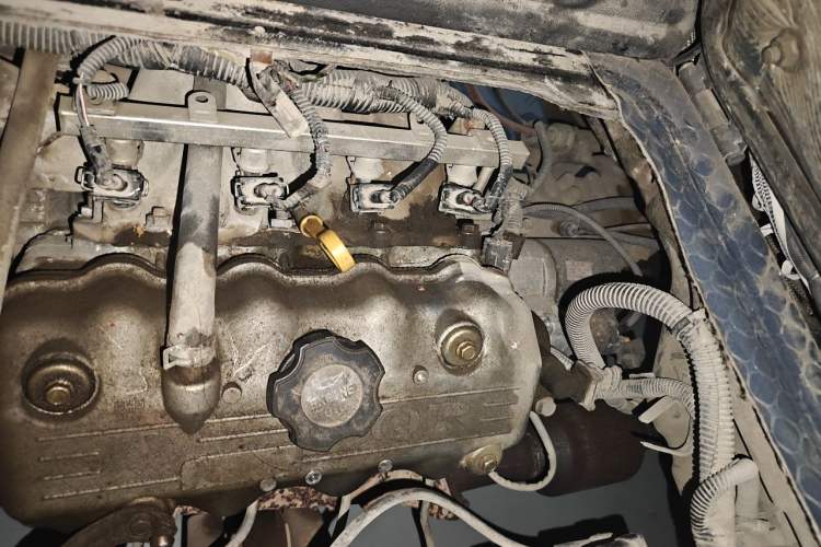 Used Wuling Zhiguang 2013 1.0L Practical Version Engine Bay Left