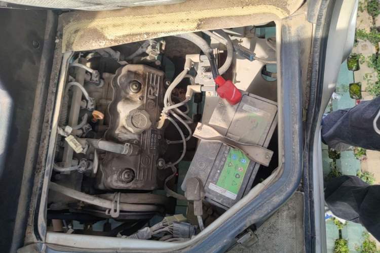 Used Wuling Zhiguang 2013 1.0L Practical Version Engine Bay Left