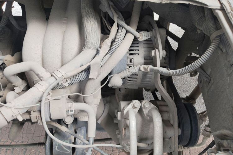 Used Wuling Zhiguang 2013 1.0L Practical Version Engine Bay Left