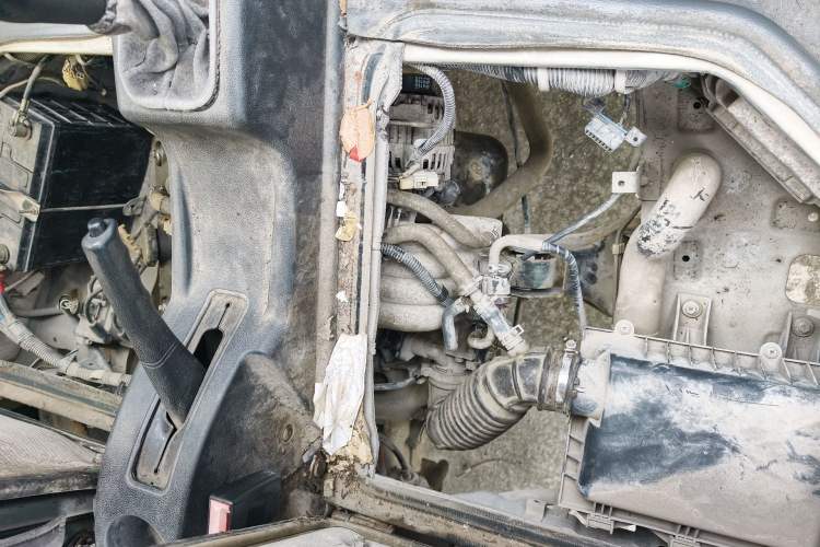 Used Wuling Zhiguang 2013 1.0L Practical Version Engine Bay Left
