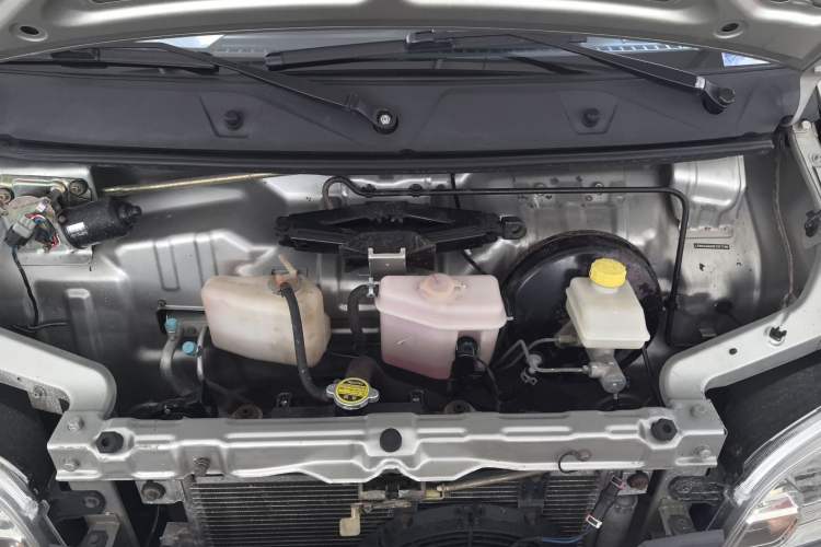 Used Wuling Zhiguang 2013 1.0L Practical Version Engine Bay