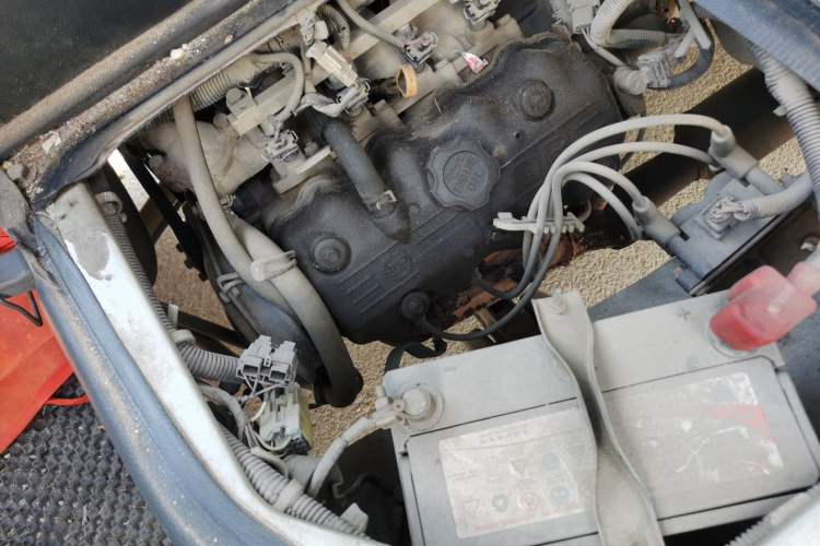 Used Wuling Zhiguang 2013 1.0L Practical Version Engine Bay Right