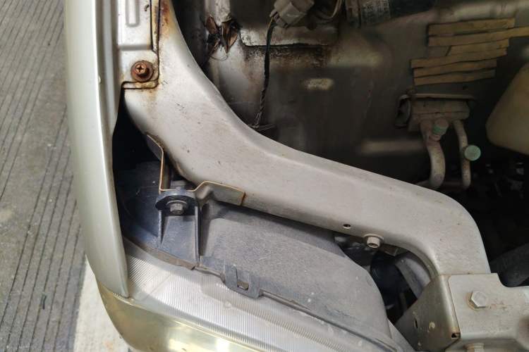 Used Wuling Zhiguang 2013 1.0L Base Version Engine Bay Right