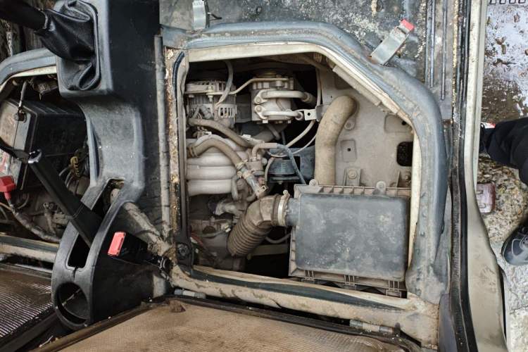 Used Wuling Zhiguang 2013 1.0L Practical Version Engine Bay Right