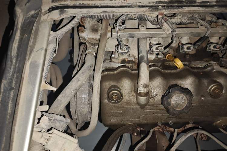 Used Wuling Zhiguang 2013 1.0L Practical Version Engine Bay Right