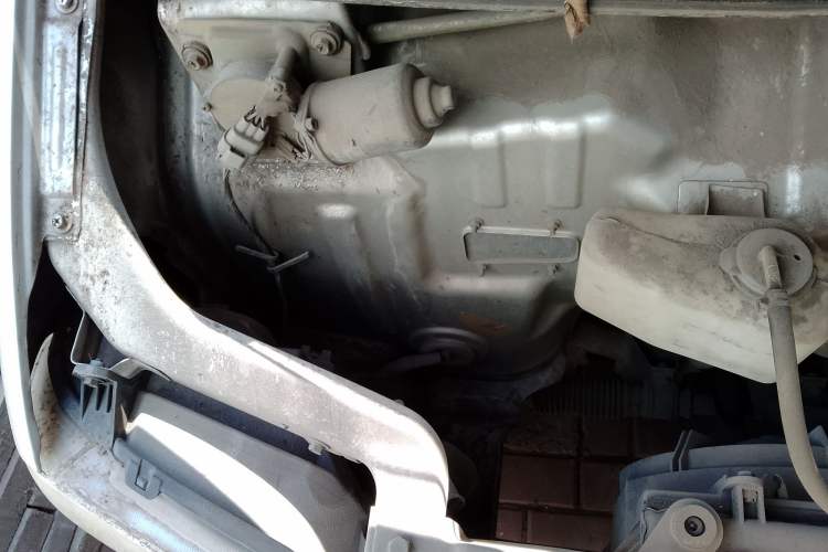 Used Wuling Zhiguang 2013 1.0L Practical Version Engine Bay Right