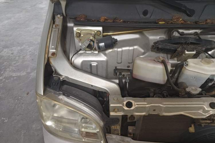 Used Wuling Zhiguang 2013 1.0L Practical Version Engine Bay Right
