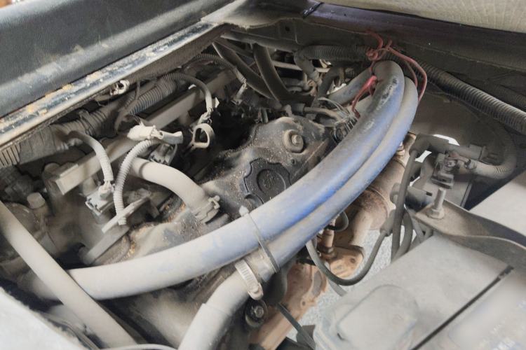 Used Wuling Zhiguang 2013 1.0L Practical Version Engine Bay Right