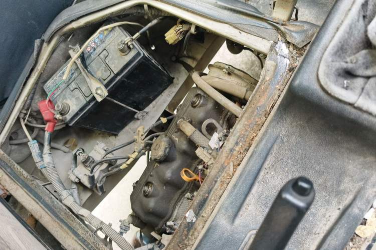 Used Wuling Zhiguang 2013 1.0L Practical Version Engine Bay