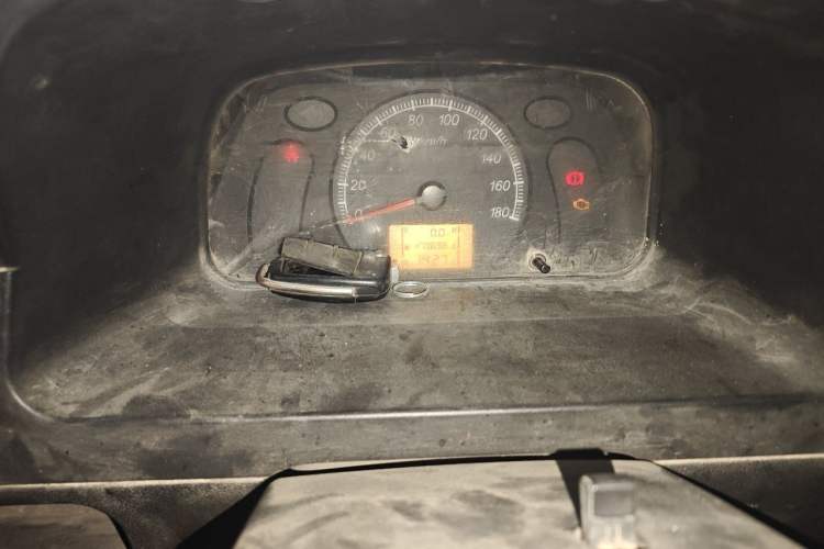 Used Wuling Zhiguang 2013 1.0L Practical Version Odometer Close Up