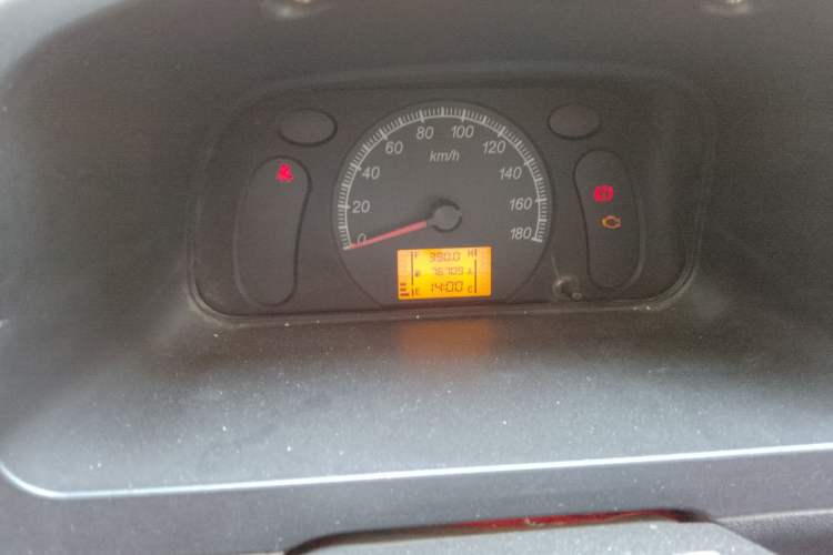 Used Wuling Zhiguang 2013 1.0L Practical Version Odometer Close Up