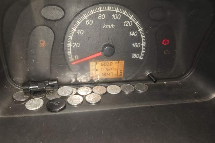 Used Wuling Zhiguang 2013 1.0L Practical Version Odometer Close Up