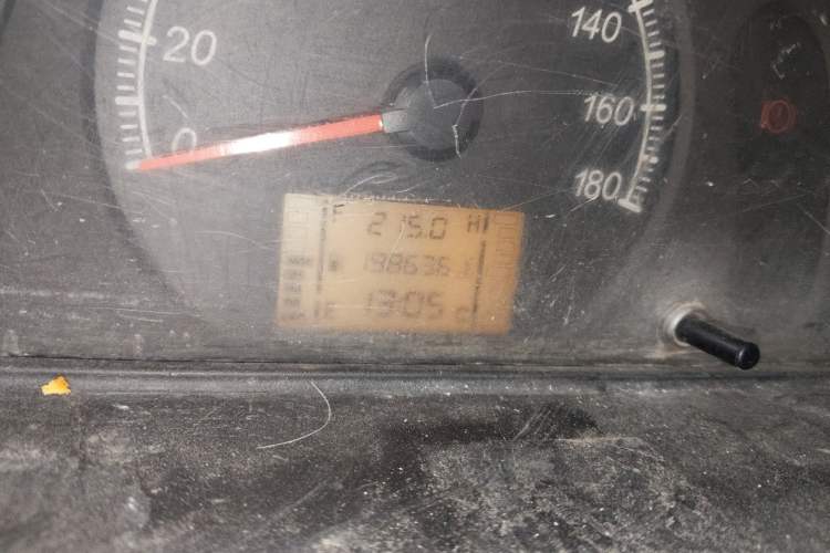 Used Wuling Zhiguang 2013 1.0L Practical Version Odometer Close Up