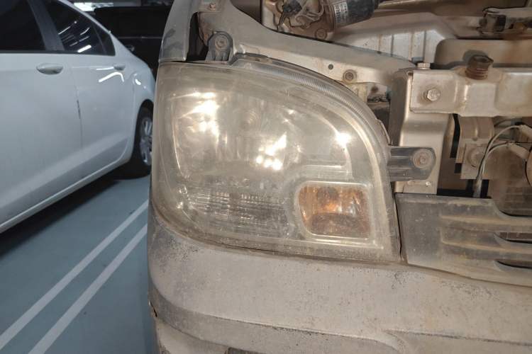 Used Wuling Zhiguang 2013 1.0L Practical Version Right Front Headlight