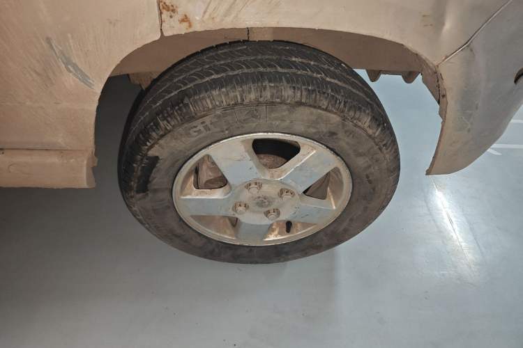 Used Wuling Zhiguang 2013 1.0L Practical Version Right Front Wheel Hub