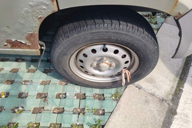Used Wuling Zhiguang 2013 1.0L Practical Version Right Front Wheel Hub