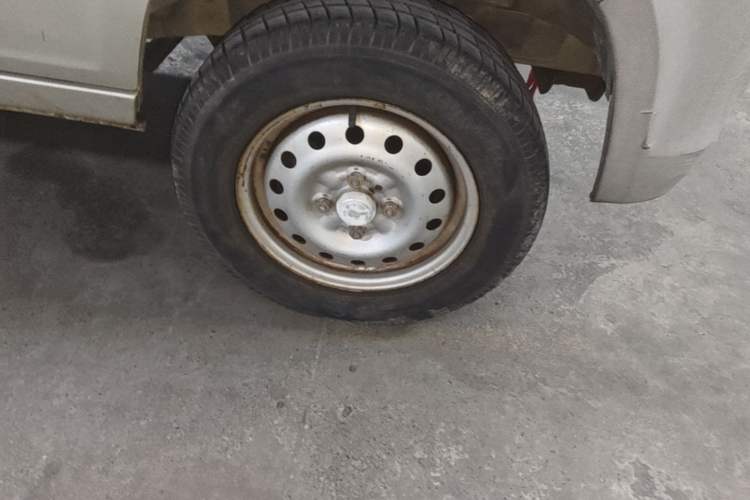 Used Wuling Zhiguang 2013 1.0L Practical Version Right Front Wheel Hub