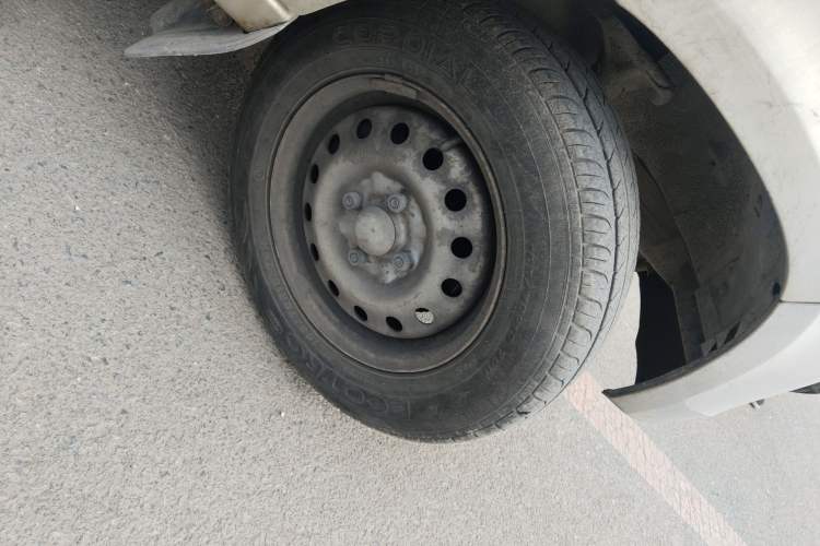 Used Wuling Zhiguang 2013 1.0L Practical Version Right Front Wheel Hub