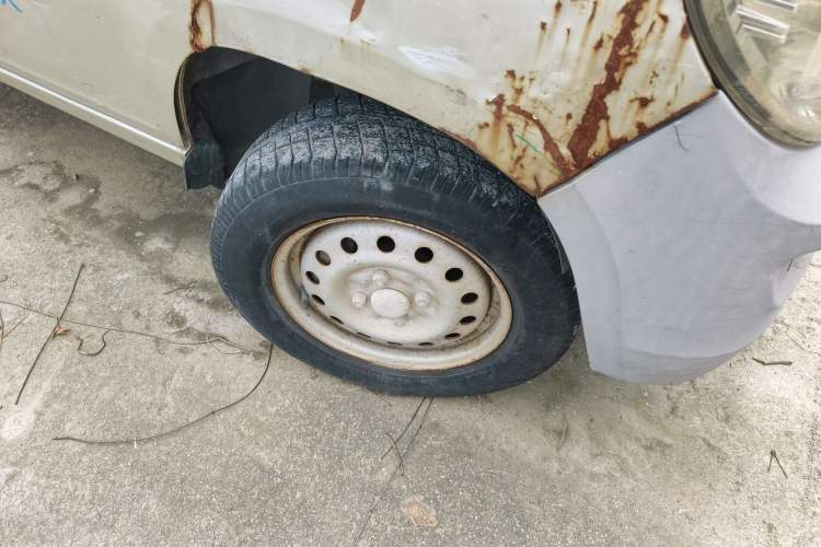 Used Wuling Zhiguang 2013 1.0L Practical Version Right Front Wheel Hub