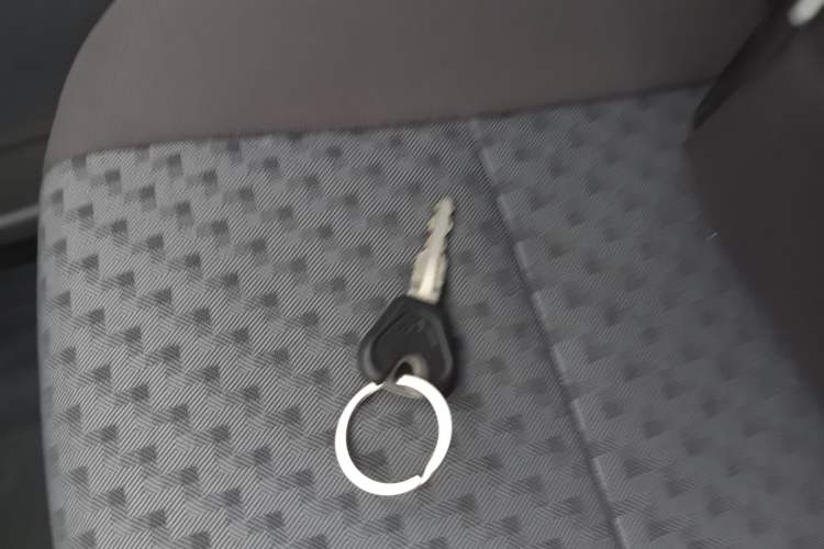 Used Wuling Zhiguang 2013 1.0L Practical Version Vehicle Key
