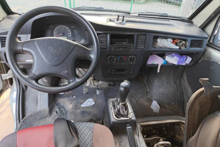 Used Wuling Zhiguang 2013 1.0L Practical Version Center Console