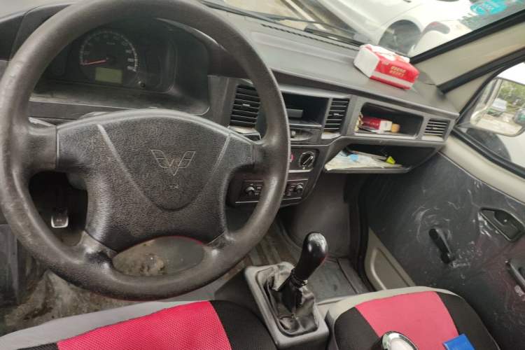 Used Wuling Zhiguang 2013 1.0L Practical Version Center Console
