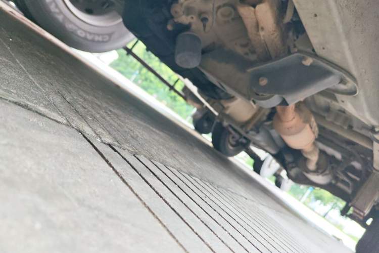 Used Wuling Zhiguang 2013 1.0L Practical Version Chassis Front Left