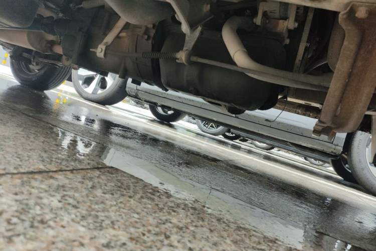Used Wuling Zhiguang 2013 1.0L Practical Version Chassis Front Right