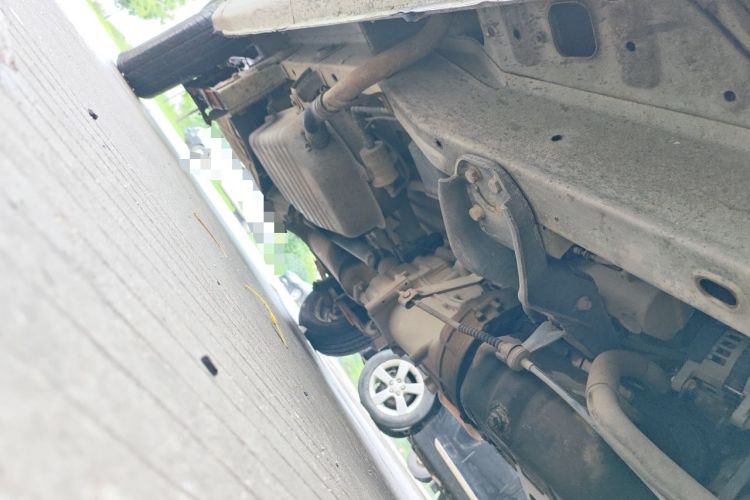 Used Wuling Zhiguang 2013 1.0L Practical Version Chassis Front Right