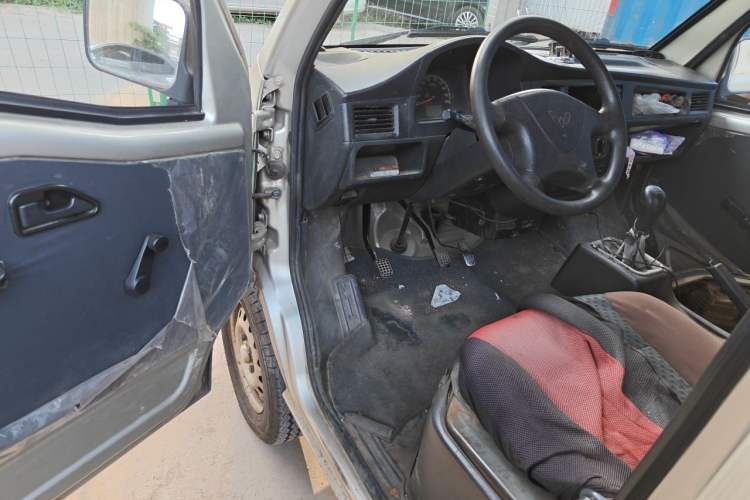 Used Wuling Zhiguang 2013 1.0L Practical Version Driver Seat