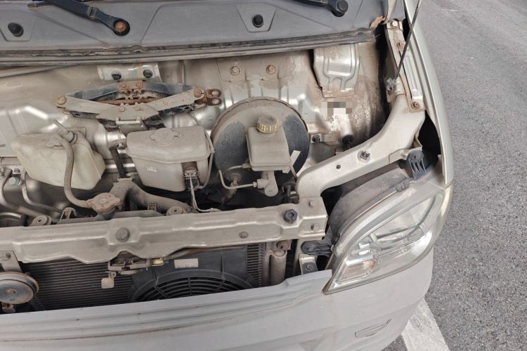 Used Wuling Zhiguang 2013 1.0L Base Version Engine Bay Left