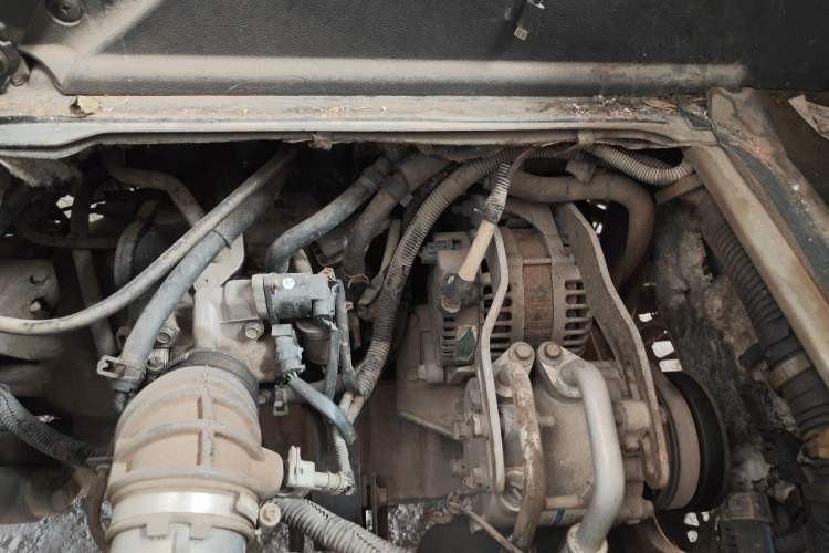 Used Wuling Zhiguang 2013 1.0L Practical Version Engine Bay Left