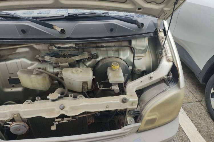 Used Wuling Zhiguang 2013 1.0L Practical Version Engine Bay Left