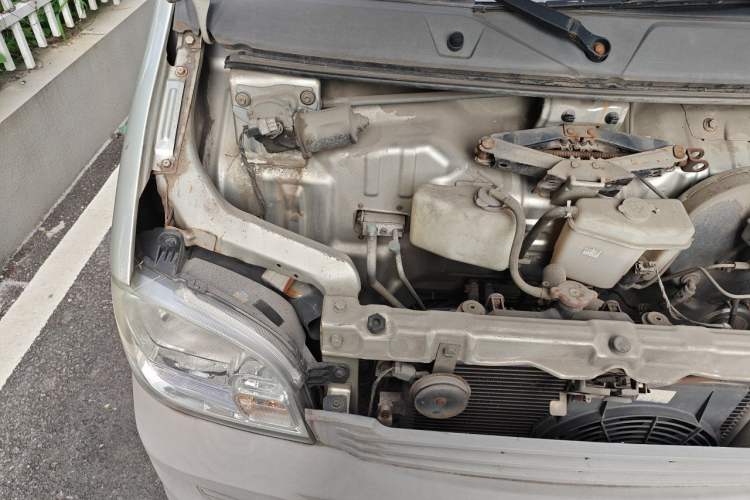 Used Wuling Zhiguang 2013 1.0L Base Version Engine Bay Right