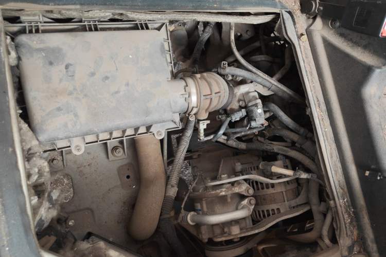 Used Wuling Zhiguang 2013 1.0L Practical Version Engine Bay Right