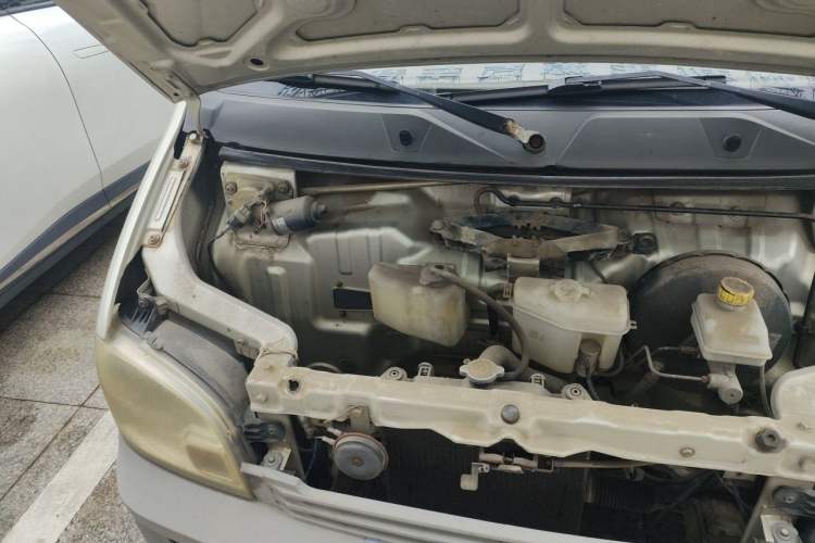 Used Wuling Zhiguang 2013 1.0L Practical Version Engine Bay Right