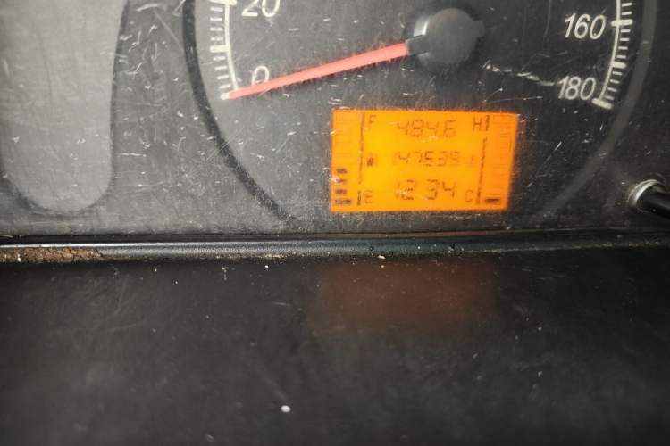 Used Wuling Zhiguang 2013 1.0L Base Version Odometer Close Up