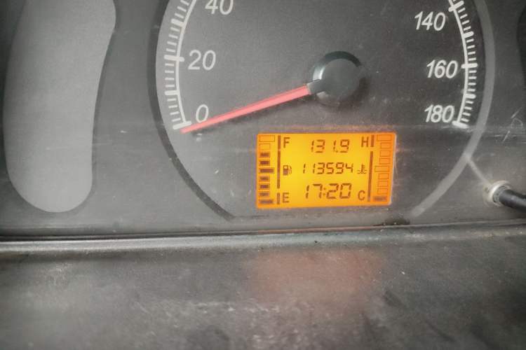 Used Wuling Zhiguang 2013 1.0L Practical Version Odometer Close Up