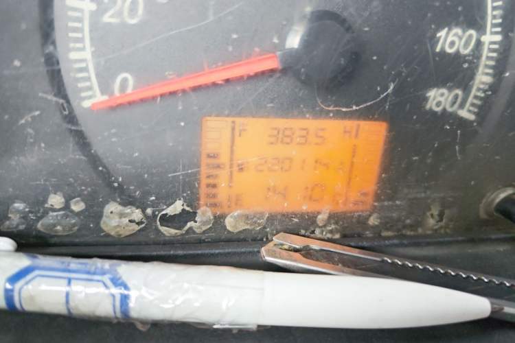 Used Wuling Zhiguang 2013 1.0L Practical Version Odometer Close Up