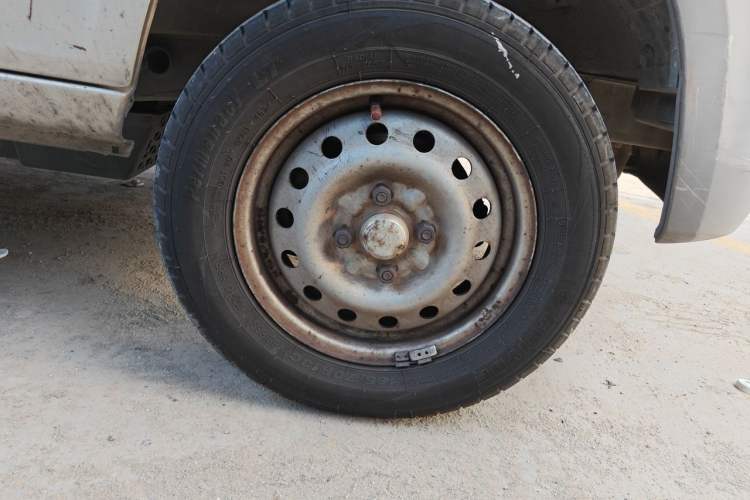 Used Wuling Zhiguang 2013 1.0L Practical Version Right Front Wheel Hub