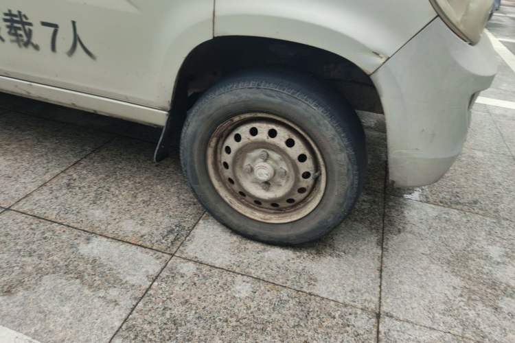 Used Wuling Zhiguang 2013 1.0L Practical Version Right Front Wheel Hub