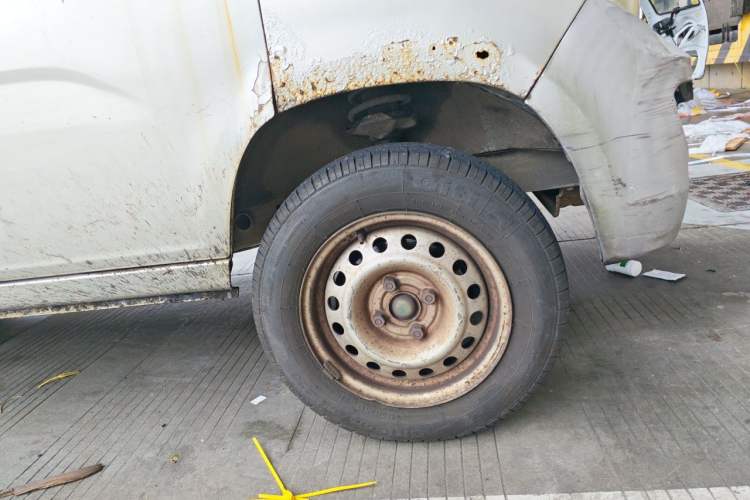Used Wuling Zhiguang 2013 1.0L Practical Version Right Front Wheel Hub