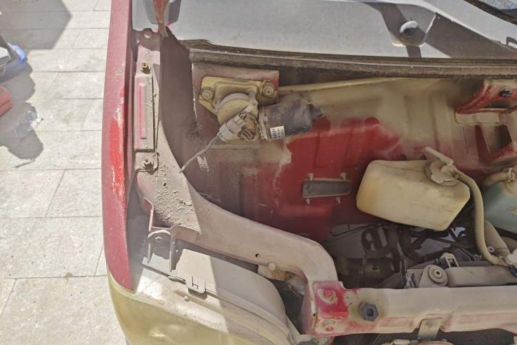 Used Wuling Zhiguang 2013 1.0L Practical Version Engine Bay Right
